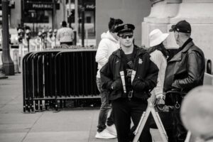 Can a security guard detain you image